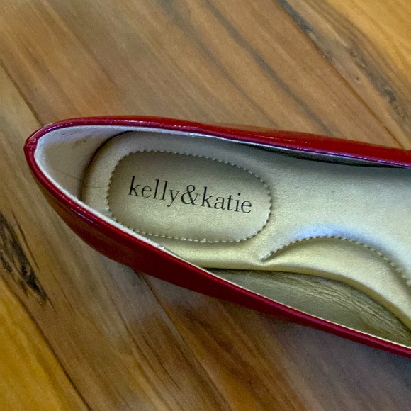 Kelly & Katie Red Flats Sz 7. - EUC - Picture 2 of 6